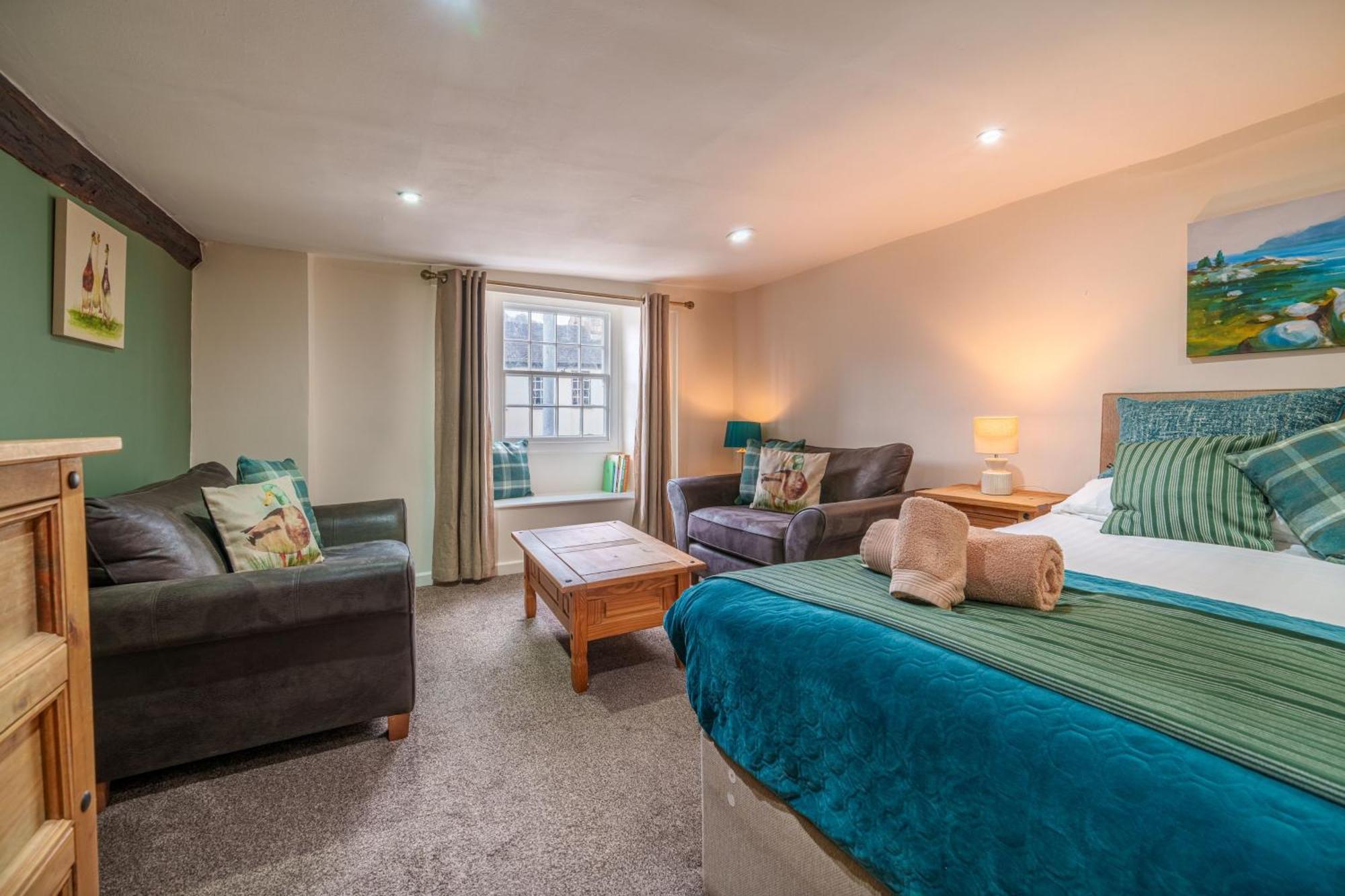 Library View Apartment Kendal Luaran gambar