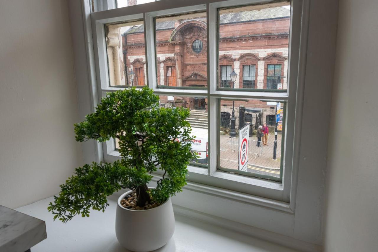 Library View Apartment Kendal Luaran gambar